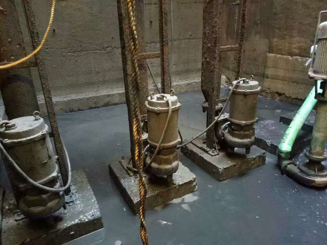 临猗污水池清理