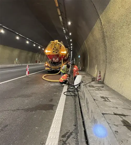 临猗隧道排水渠清淤